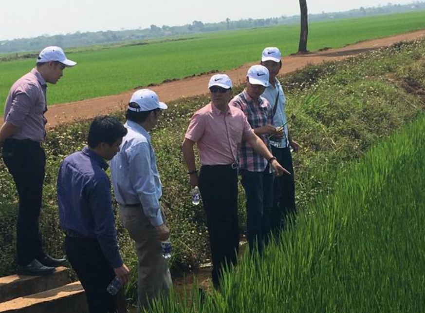 The delegation of Tianjin Tianlong Agricultural Technology Co., Ltd. inspected the Vietnamese market.