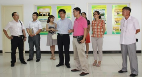 The leader of the Municipal people's Bureau came to our company for research.