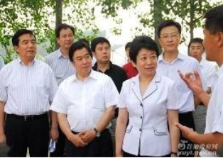 Huang Lixin, vice governor and his party came to the alliance's Jiangsu experimental base to guide the work.