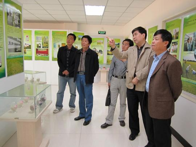The leader of the Municipal Bureau of Agriculture came to our company to inspect and guide the work.